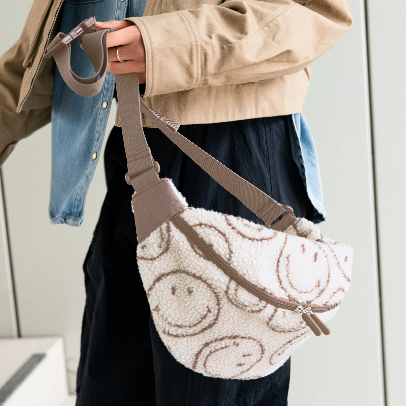 city beltbag smiley® teddy chocolate - Image 3